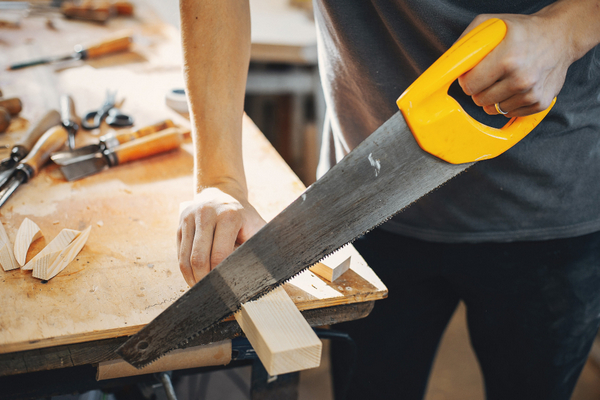 carpenter-works-with-tree.jpg carpenter-works-with-tree.jpg